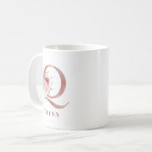 バラのゴールドの花とイニシャルQのモノグラム コーヒーマグカップ (正面左)