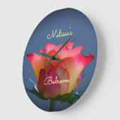 バラのパーソナル化可能な壁時計 ラージ壁時計 (傾斜)