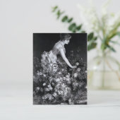 「バラの中」ヴィンテージイラストレーション ポストカード (スタンド正面)