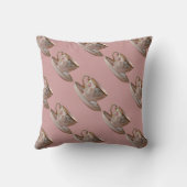 バラの枕が付いている正式のパーティーのカップ・アンド・ソーサー クッション (裏面)