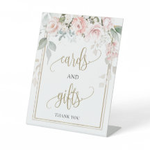 バラの緑の葉のカードとギフト