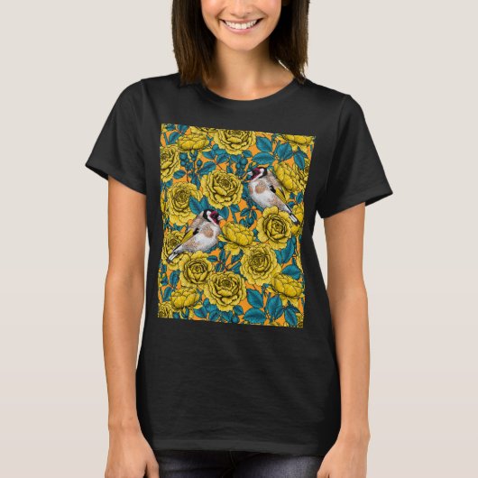 バラの花と金魚 Tシャツ (正面)