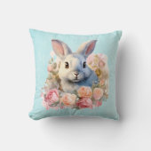 バラの花冠を纏ったウサギの愛らしさ クッション (正面)