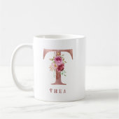 バラの金色の花のイニシャルTモノグラム コーヒーマグカップ (左)