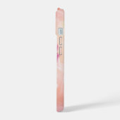 バラはバラ – ピンクの背景にピンクのローズ iPhone 15ケース (左側面)