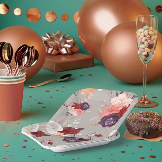 バラを含むカラフルな花の模様 ペーパープレート (複数)