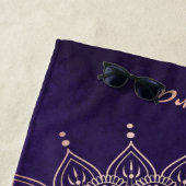 バラエレガント金ゴールドオンパープルフローラヘナマンダラ ビーチタオル (インサイチュ)