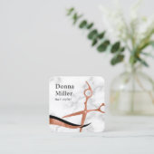 バラエレガント金ゴールド大理石はさみヘアスタイリスト スクエア名刺 (スタンド正面)