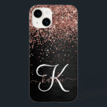 バラカスタム金ゴールドグリッターブラックスパークルモノグラム Case-Mate iPhone 14ケース<br><div class="desc">ブラックのブラシ付きエレガントメタリック背景にバラ金ゴールドグリッターを搭載したかわいらしトレンディー電話ケーきらめくスのデザインを簡単にパーソナライズする。</div>