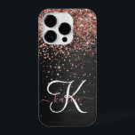 バラカスタム金ゴールドグリッターブラックスパークルモノグラム iPhone 14 PROケース<br><div class="desc">ブラックのブラシ付きエレガントメタリック背景にバラ金ゴールドグリッターを搭載したかわいらしトレンディー電話ケーきらめくスのデザインを簡単にパーソナライズする。</div>