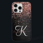 バラカスタム金ゴールドグリッターブラックスパークルモノグラム iPhone 15 PRO MAXケース<br><div class="desc">ブラックのブラシ付きエレガントメタリック背景にバラ金ゴールドグリッターを搭載したかわいらしトレンディー電話ケーきらめくスのデザインを簡単にパーソナライズする。</div>