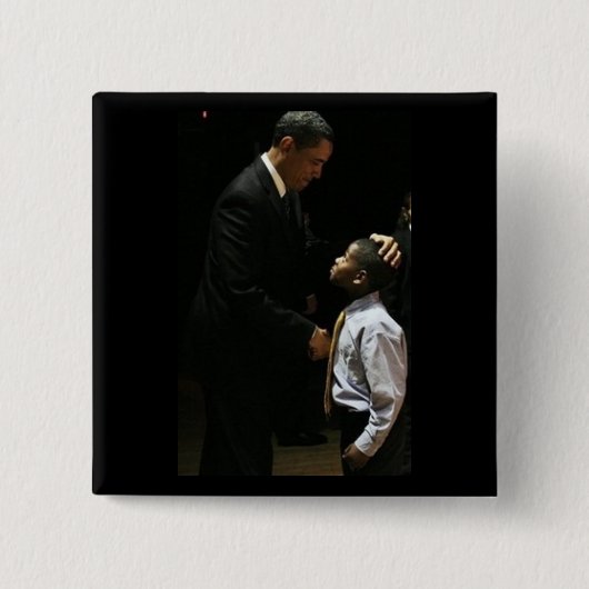 バラクが聖火ボタンを押す 缶バッジ (正面)