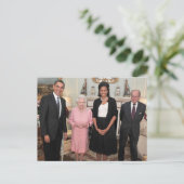 バラクとミシェルとエリザベス女王 ポストカード (スタンド正面)