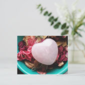 バラクォーツハートのベッドのバラ花びら ポストカード (スタンド正面)