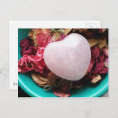 バラクォーツハートのベッドのバラ花びら ポストカード (正面/裏面)