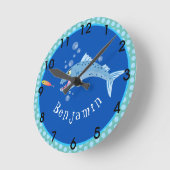 バラクダ魚の飢えた魚釣り漫画イラストレーション ラウンド壁時計 (傾斜)