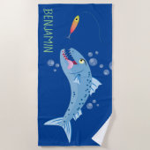 バラクーダ空腹魚釣り漫画イラストレーション ビーチタオル (正面)