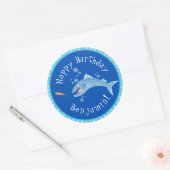 バラクーダ魚釣り漫画パーソナライズされた誕生日 ラウンドシール (封筒)