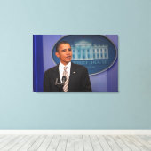 バラク・オバマ大統領が発表する キャンバスプリント (インサイチュ (ウッドフロア))