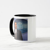 バラク・オバマ大統領が発表を行う マグカップ (正面左)