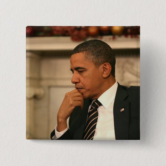 バラク・オバマ大統領が考える 缶バッジ (正面)