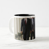 バラク・オバマ大統領と歴代大統領 ツートーンマグカップ (正面左)