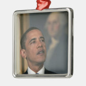 バラック・オバマは指名するために彼の意思を発表します メタルオーナメント (左)