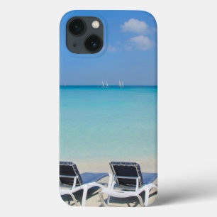 バラデロ、キューバ。砂とビーチ椅子 iPhone 13ケース