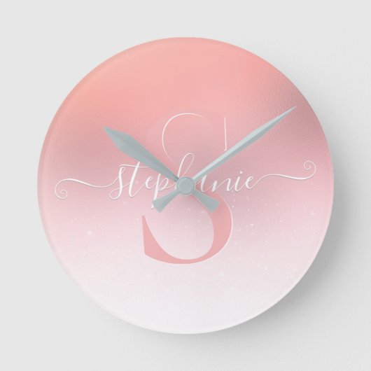 バラピンクきらめくグリッタースパークルモノグラムの ラウンド壁時計 (正面)