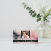 バラピンクと黒のソフトウォーター色QRと写真 名刺 (スタンド正面)