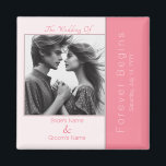 バラピンクフォーエバーモダンフォト結婚ズ マグネット<br><div class="desc">このデザインはエレガントバラのピンクでミニマル「永遠に始まる」のテーマをフィーチャーしただ。テンプレート結婚のマグネットには、テーマ、イントロダクション、新郎新婦の名結婚前、一緒のシンボル、日付のカスタマイズ可能なタイポグラフィフィールドが含ま結婚れている。それはあなたのエレガントイベントに単に追加される。特別なリクエストや質問の場連絡合は、 wafadahdalcreates@gmail.comのアーティスト。© Wafa Y. Dahdal – 全著作権所有。WDアート</div>