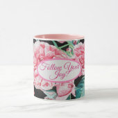 バラピンクローズ後を追フローラあなたの喜びパターン マグカップ (中央)