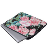 バラピンクローズ後を追フローラあなたの喜びパターン ラップトップスリーブ (正面下部)
