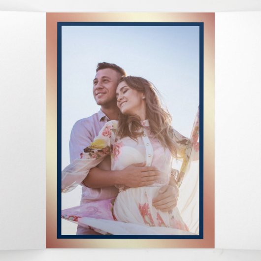 バラフェイク金ゴールドグリッタースパークルフローラブルー結婚ズ 三つ折り招待状 (内部中)