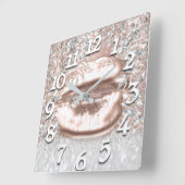 バラフローラルキスリップスナンバーズ美しいシルバー スクエア壁時計 (傾斜)