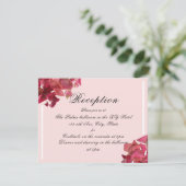 バラペタルピンクロマンチック結婚式レセプションカード エンクロージャーカード (スタンド正面)