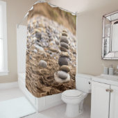 バランスをとる石| シャワーカーテン (インサイチュ)