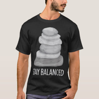 バランスを保とう - ケアンロックスタッキングストーン Tシャツ