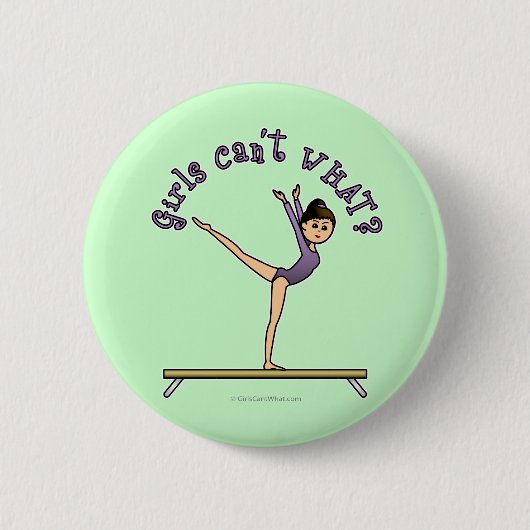 バランスビーム上の軽女性体操選手 缶バッジ (正面)