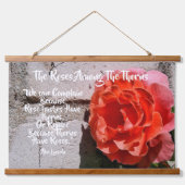 バラ素朴タペストリーと引用文by Abe Lincoln 吊り下げ型タペストリー (正面)