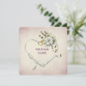 バラ結婚の花束を持つハートリボンとリング 招待状 (スタンド正面)