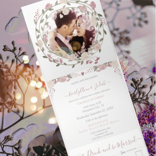 バラ色のほこりピンクの大地の色合いピオニーフラワーの結婚式 三つ折り招待状