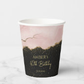 バラ色のシャンパンゴールドのグリッターが抽象的な水彩画のように輝く 紙コップ (正面)