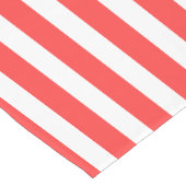 バラ色の赤と白のシンプルな水平ストライプ ショートテーブルランナー (コーナー)