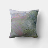 バラ色の雲の下のピンクの景色 クッション (裏面)