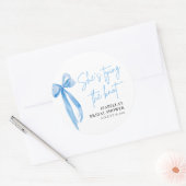 バラ色の青いリボン 彼女は結婚する ブライダルシャワー ラウンドシール (封筒)