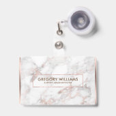 バラ金ゴールドおよび白フェイク大理石縁どフレーム バッジ (正面（伸縮クリップ）)