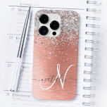 バラ金ゴールドかわいらし銀ガーリーグリッタースパークリー Case-Mate iPhone 14 PROケース<br><div class="desc">簡単にパーソナライズこのトレンディーシックな電話ケースデザインかわいらしは銀のグリッターをバラの金ゴールドブラシ付き金属背景にきらめく搭載する。</div>