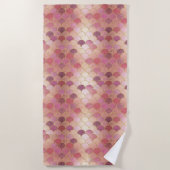 バラ金ゴールドきらめくマーメイドスケールパターン ビーチタオル (正面)