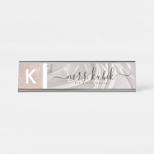 バラ金ゴールドとサテンパーソナライズされたデスク名プレート デスクネームプレート (正面)